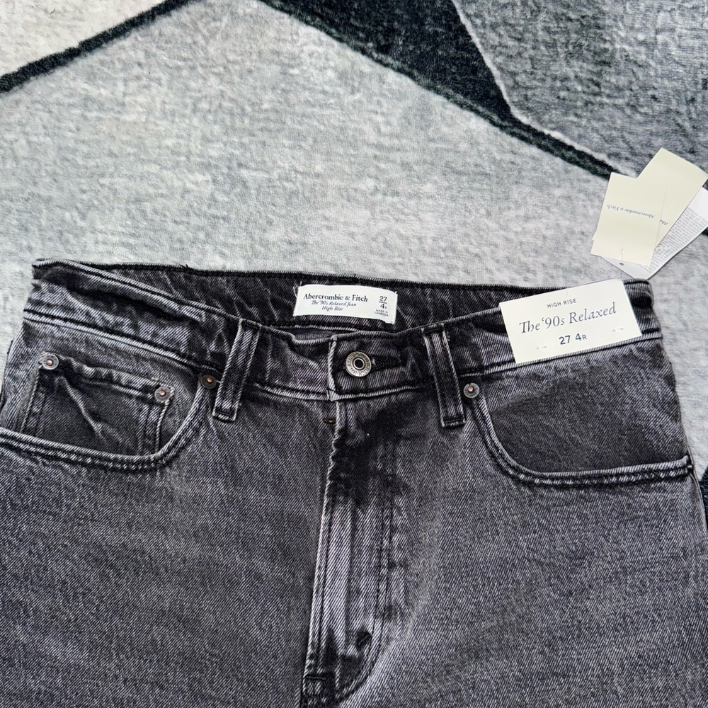 Abercrombie & Fitch Black Straight-Leg Jeans Versatile Style - Picture 3 of 4
